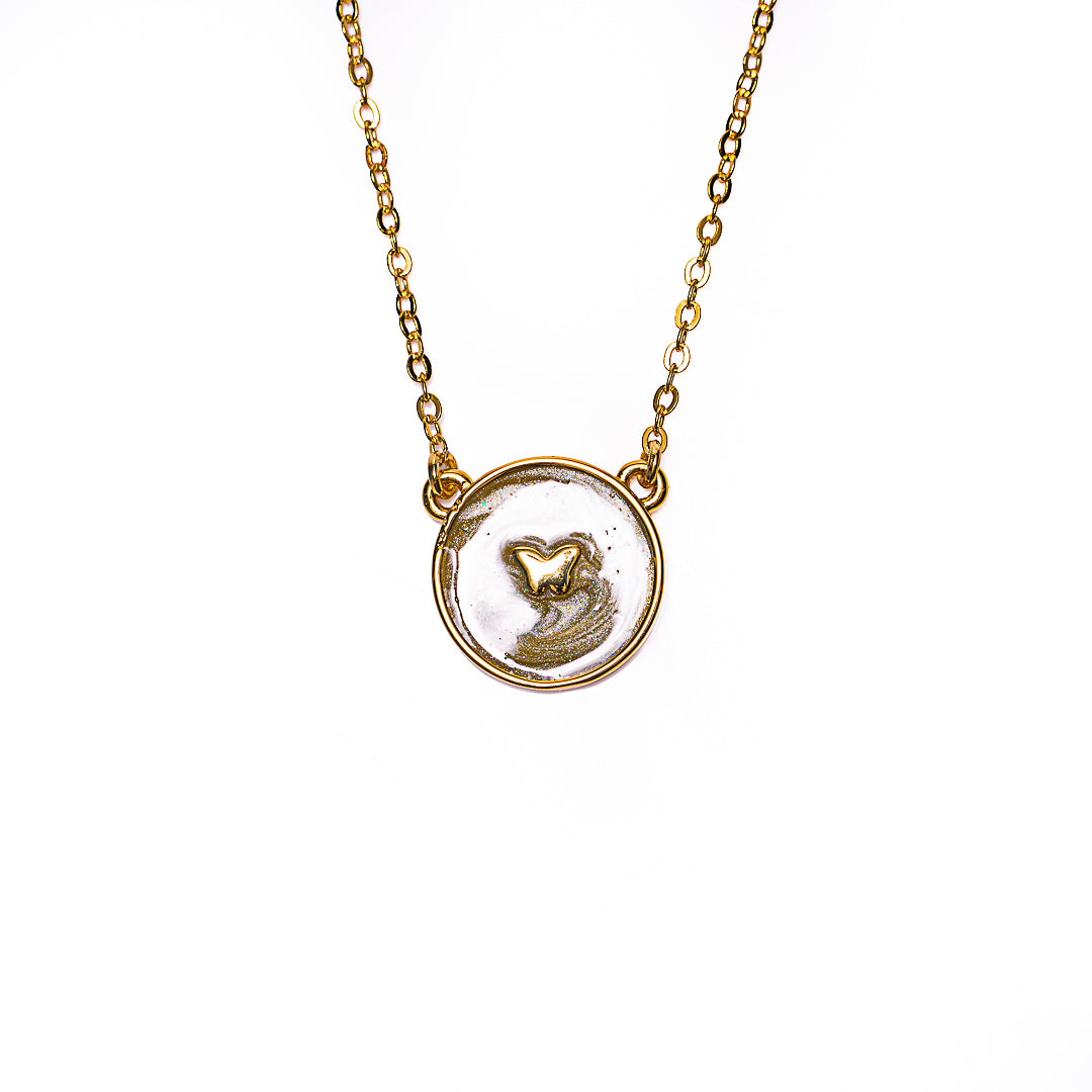 Butterfly Disc Necklace in 18k gold plated brass – view 2
