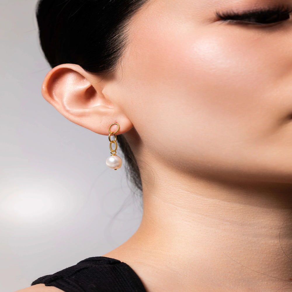 Large chain pearl earrings in gold vermeil